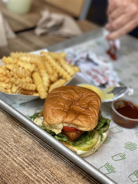 shake shack central west end.